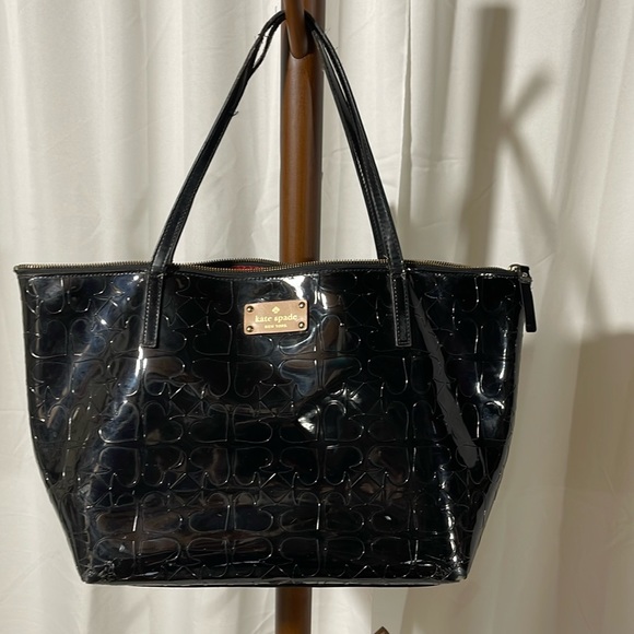 KATE SPADE BLACK PATENT LEATHER HEART TOTE BAG! - Picture 1 of 10